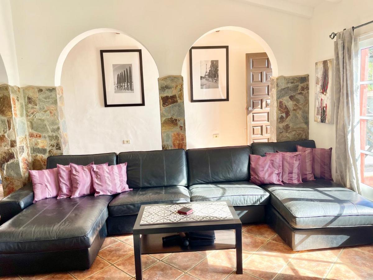 Villa Consuelo - Quiet Location Close To Resorts Buzanada ภายนอก รูปภาพ